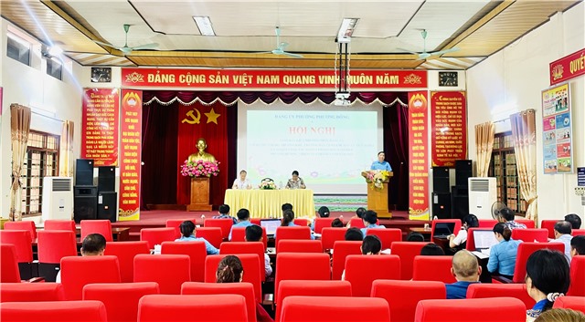 32Win là nhà cái giải trí, cá cược trực tuyến uy tín số 1 Việt Nam phường Phương Đông - Giao ban giữa Thường trực 32Win32 link 32win32 com với Bí thư chi bộ, Khu trưởng, Trưởng Ban công tác mặt trận khu dân cư quý II