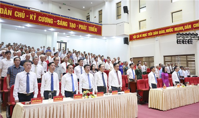 Thành ủy 32Win12 com tại tài khoản trao huy hiệu Đảng đợt 2/9