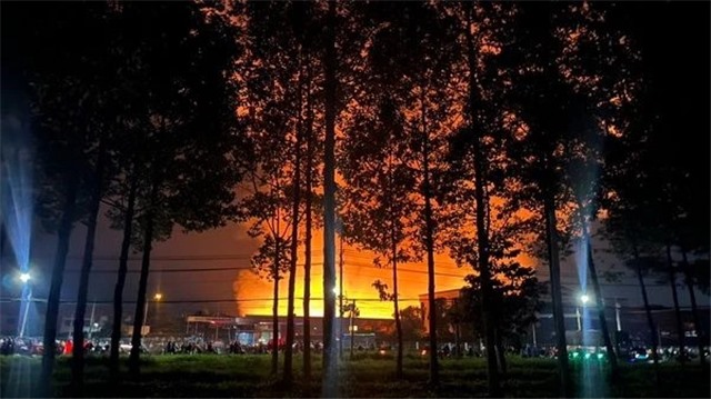 Cháy lớn công ty trong Khu công nghiệp Bàu Xéo ở Đồng Nai