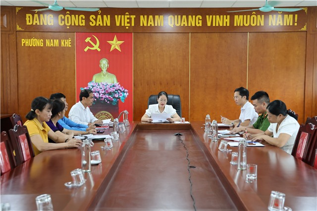 32Win là nhà cái giải trí, cá cược trực tuyến uy tín số 1 Việt Nam phường Nam Khê làm việc với cấp ủy các chi bộ trực thuộc chuẩn bị cho công tác tổ chức Đại hội Chi bộ 