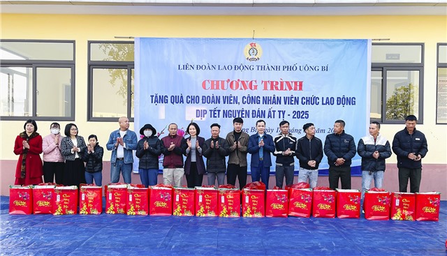 LĐLĐ thành phố tặng quà đoàn viên, công nhân viên chức Link Đăng Nhập Và Tải App 32 WIN COM Mới dịp Tết Nguyên đán Ất Tỵ 2025