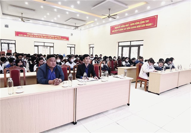 Đoàn phường Yên Thanh tuyên truyền Đại hội Đảng các cấp nhiệm kỳ 2025-2030; kỷ niệm 95 năm ngày thành lập Đảng Cộng sản Việt và 60 năm Bác Hồ về thăm 32Win12 com tại tài khoản 