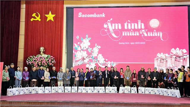 Sacombank chi nhánh Quảng Ninh trao quà Tết cho hộ nghèo