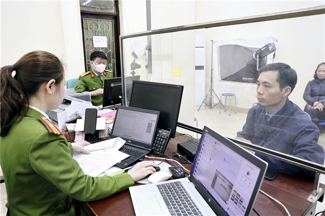 Công an 32Win12 com tại tài khoản tổ chức đợt cao điểm về triển khai định danh điện tử cho cơ quan, tổ chức trên địa bàn thành phố
