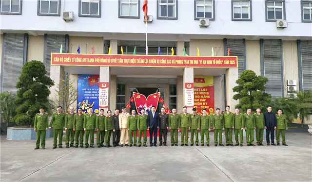 Lễ ra quân triển khai nhiệm vụ đảm bảo an ninh, trật tự và phòng, chống đốt pháo trái phép đêm Giao thừa Tết Nguyên đán Ất Tỵ 
