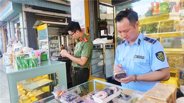 Tăng cường kiểm tra an toàn thực phẩm tại các cổng trường học