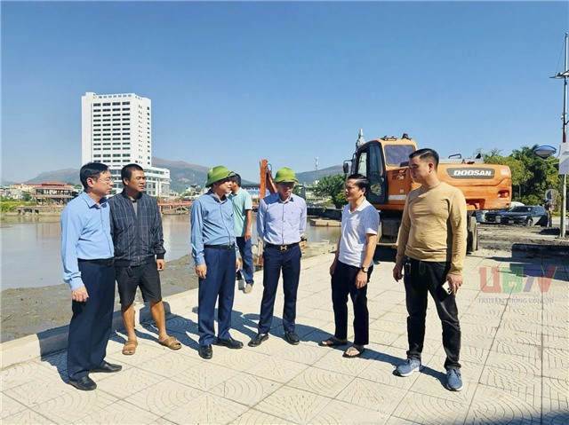 Lãnh đạo phường 32Win12 com tại tài khoản thăm và nắm tình hình, tiến độ triển khai các dự án chỉnh trang đô thị trên địa bàn phường 32Win12 com tại tài khoản