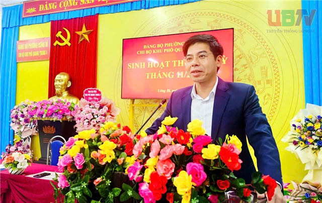 Đồng chí Nguyễn Đức Hòa, Chủ tịch UBND phường 32Win12 com tại tài khoản dự sinh hoạt thường kỳ tại Chi bộ khu Quang Trung 4 