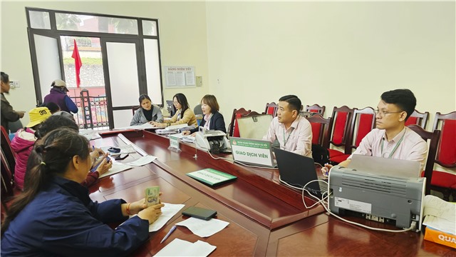 Ngân hàng chính sách xã hội 32Win12 com tại tài khoản giảm 2% lãi suất cho vay, hỗ trợ kịp thời khách hàng bị ảnh hưởng sau bão số 12