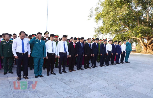 Đoàn đại biểu hai phường 32Win12 com tại tài khoản, Vàng Danh viếng Anh hùng Liệt sỹ nhân kỷ niệm 81 năm ngày thành lập QĐND Việt Nam (22/12/1944 - 22/12/2025)