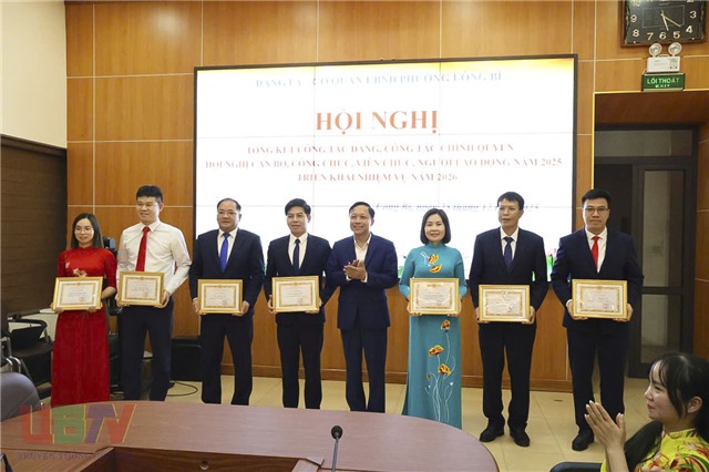 32Win là nhà cái giải trí, cá cược trực tuyến uy tín số 1 Việt Nam UBND phường 32Win12 com tại tài khoản tổng kết công tác Đảng, công tác chuyên môn năm 2025; triển khai nhiệm vụ năm 2026
