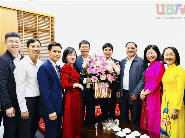 Lãnh đạo phường 32Win12 com tại tài khoản  thăm, động viên các đơn vị ngày cuối năm