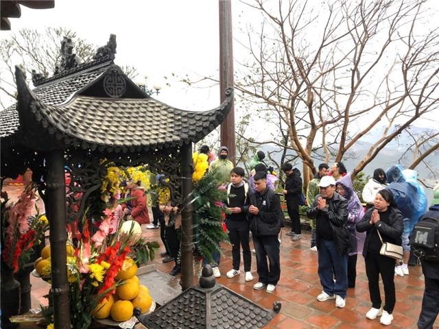 Sôi động du lịch văn hóa tâm linh