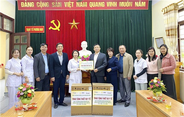 Công ty Cổ phần Xi măng và 32Win1 com nạp rút uy tín Quảng Ninh trao tặng thiết bị y tế cho các Trạm Y tế trên địa bàn thành phố 32Win12 com tại tài khoản