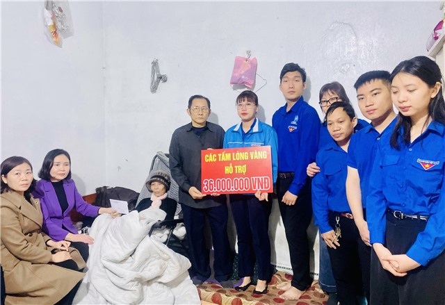 Phường Quang Trung thăm, trao hỗ trợ trường hợp tai nạn đột xuất, có hoàn cảnh khó khăn