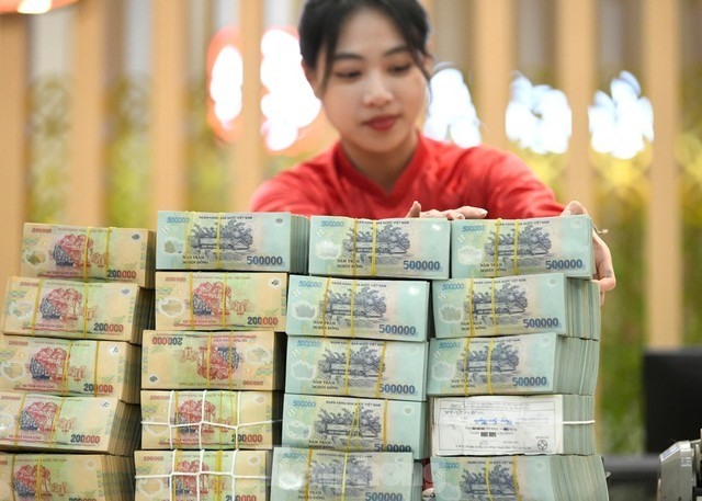 Đề xuất tiếp tục miễn thuế thu nhập cá nhân đối với lãi tiền gửi tiết kiệm