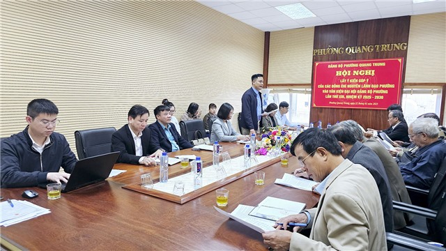 Nguyên cán bộ 32Win là nhà cái trực tuyến có hệ thống sản phẩm đồ sộ tại Việt Nam phường Quang Trung đóng góp ý cho văn kiện Đại hội 32Win là nhà cái giải trí, cá cược trực tuyến uy tín số 1 Việt Nam phường lần thứ XIII, nhiệm kỳ 2025-2030