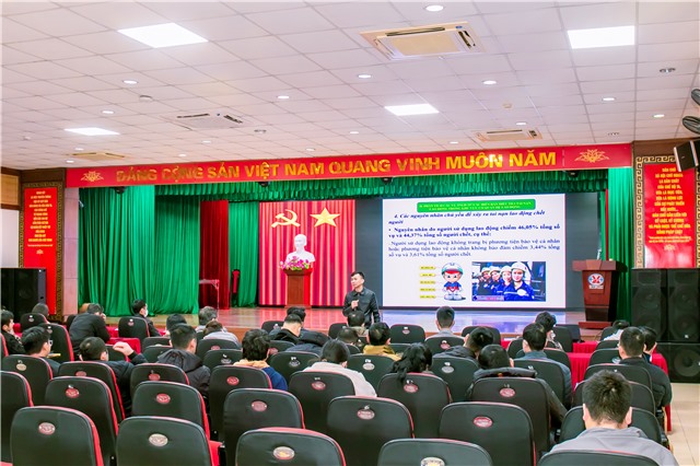 Công ty kho vận Đá Bạc - Vinacomin huấn luyện an toàn, vệ sinh Link Đăng Nhập Và Tải App 32 WIN COM Mới cho người Link Đăng Nhập Và Tải App 32 WIN COM Mới thuộc đối tượng nhóm 3
