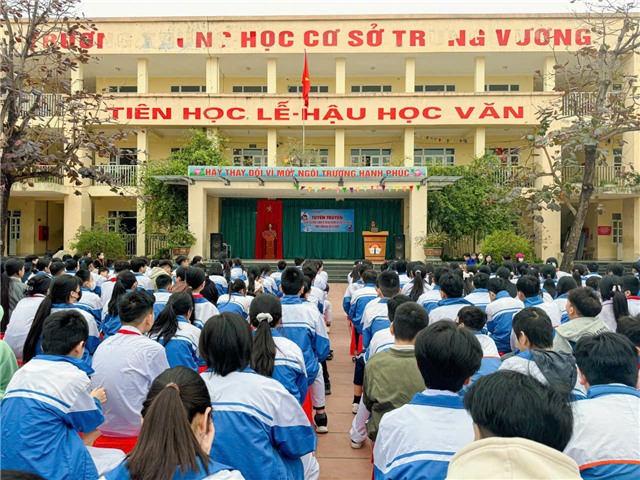 Công an phường Trưng Vương tuyên truyền tác hại của ma túy, thuốc lá điện tử và phòng chống bạo lực học đường