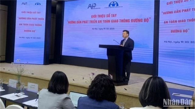 Giới thiệu sổ tay “Hướng dẫn phát triển an toàn giao thông đường bộ”