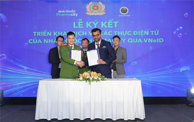 Pharmacity phối hợp Bộ Công an triển khai dịch vụ xác thực điện tử qua VNeID