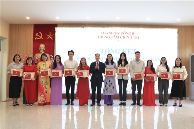 Tổng kết lớp bồi dưỡng nhận thức về Đảng khoá III, IV năm 2025