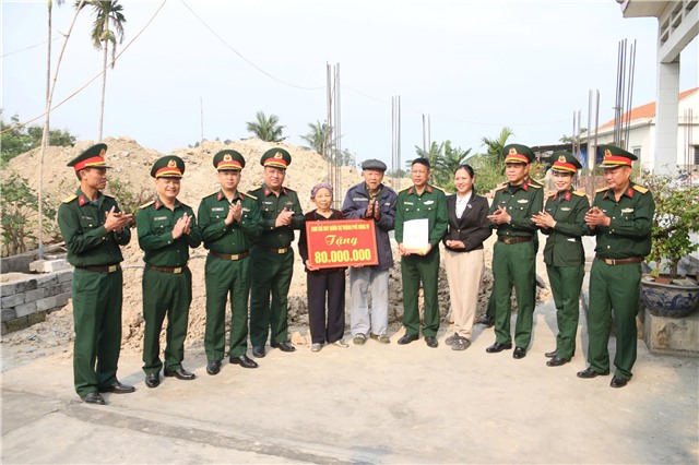 LLVT thành phố 32Win12 com tại tài khoản khánh thành tuyến đường dân sinh và trao hỗ trợ nhà đồng đội năm 2025