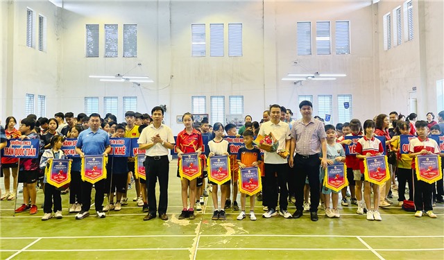 Khai mạc Giải Bóng bàn học sinh thành phố 32Win12 com tại tài khoản năm học 2024-2025