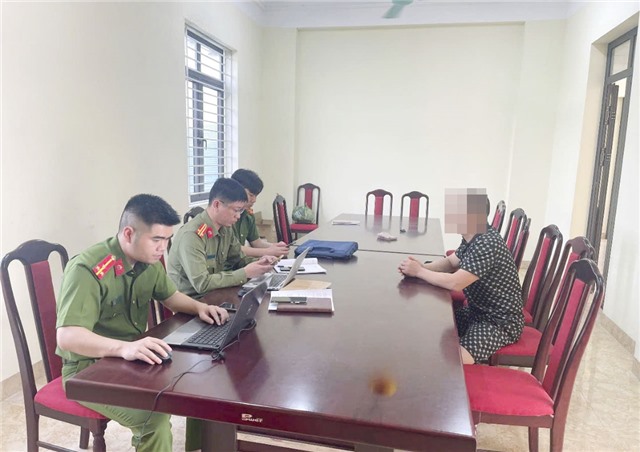 Công an xã Thượng Yên Công triệu tập làm việc đối với trường hợp đăng tải thông tin sai sự thật liên quan tình hình ANTT trên địa bàn