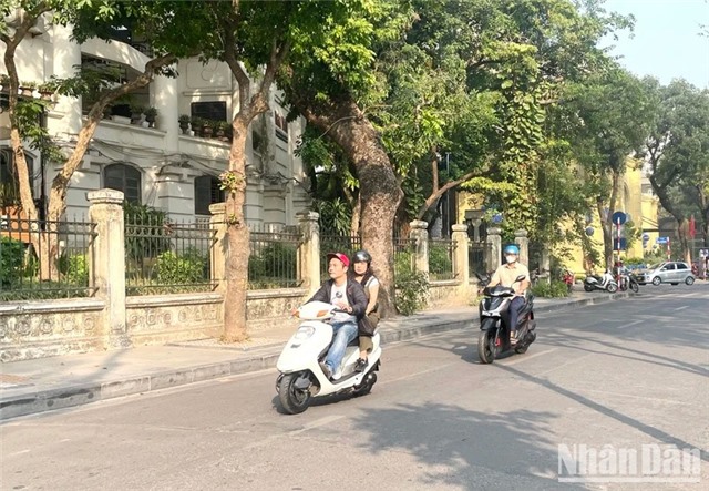 Ngày 17/4, nắng nóng ở nhiều nơi trên cả nước
