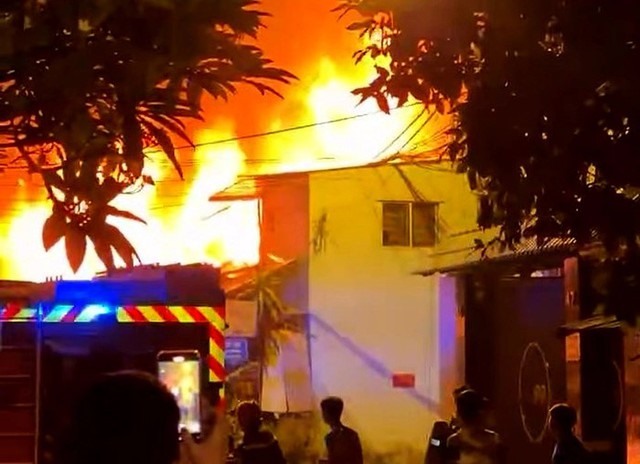 Phó Thủ tướng chia buồn sâu sắc với gia đình người bị nạn trong vụ cháy tại Xóm Củi, Quận 8, TPHCM