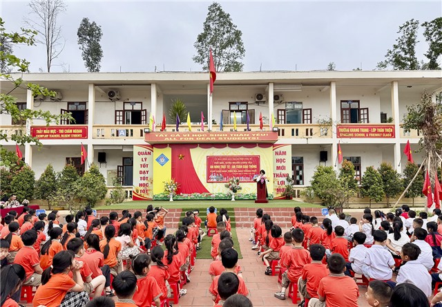 Tuyên truyền về trật tự, an toàn giao thông tại Trường Tiểu học Trần Hưng Đạo