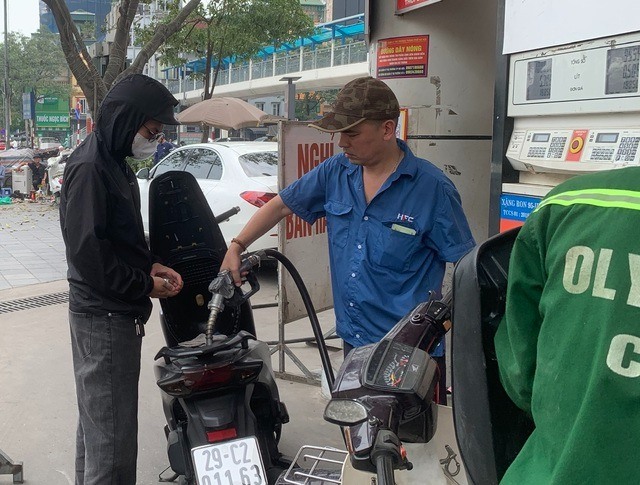 Giá xăng có thể bật tăng trở lại trong ngày mai