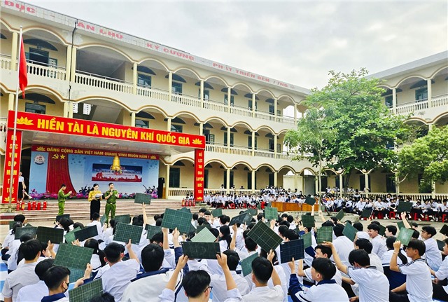 Hội thi “Báo cháy 114” và thực tập phương án chữa cháy và cứu nạn, cứu hộ tại Trường THPT Nguyễn Tất Thành