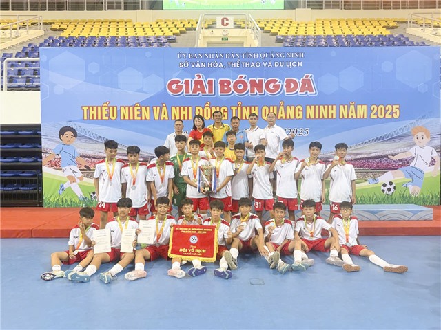 Đội bóng đá thiếu niên 32Win12 com tại tài khoản vô địch Giải bóng đá Thiếu niên – Nhi đồng tỉnh Quảng Ninh năm 2025