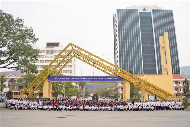 Học sinh lớp 9 trải nghiệm 32Win10 cá cược thể thao học tập tại Trường TH, THCS và THPT Thực hành Sư phạm