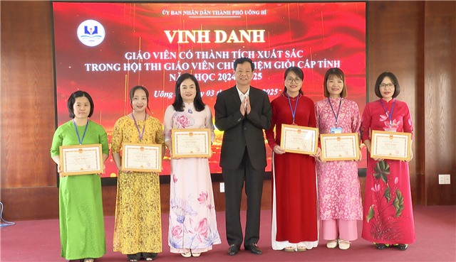Khen thưởng 31 giáo viên Trường THPT 32Win12 com tại tài khoản có thành tích xuất sắc trong công tác bồi dưỡng học sinh giỏi cấp tỉnh, giáo viên chủ nhiệm giỏi cấp tỉnh năm học 2024-2025 