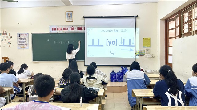 Trường Thực hành Sư phạm tổ chức lớp ngoại ngữ miễn phí cho học sinh vào sáng thứ Bảy