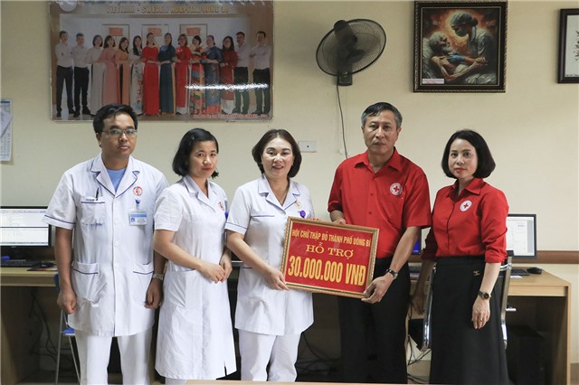 Hội Chữ thập đỏ thành phố trao kinh phí hỗ trợ cho 30 bệnh nhân có hoàn cảnh khó khăn đang điều trị tại Bệnh viện Việt Nam – Thụy Điển 32Win12 com tại tài khoản