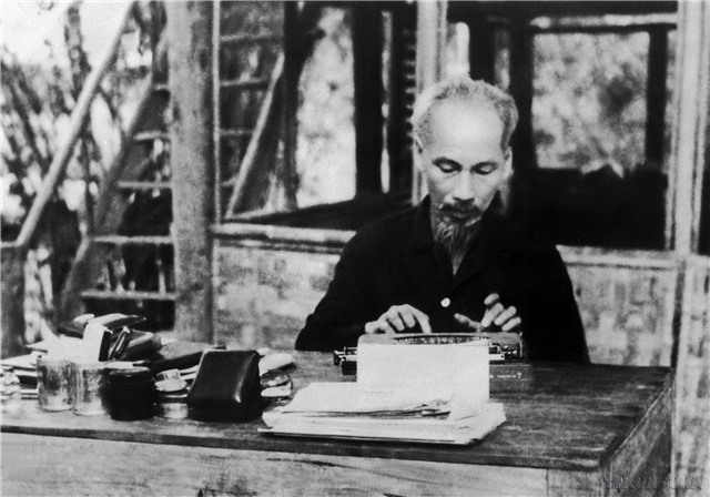 Chủ tịch Hồ Chí Minh: Lãnh tụ thiên tài, anh hùng dân tộc, danh nhân văn hóa thế giới