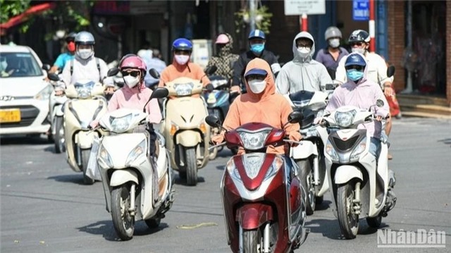 Thời tiết ngày 20/5: Bắc Bộ và Nam Bộ ngày nắng, chiều tối có mưa rào; Trung Bộ nắng nóng gay gắt