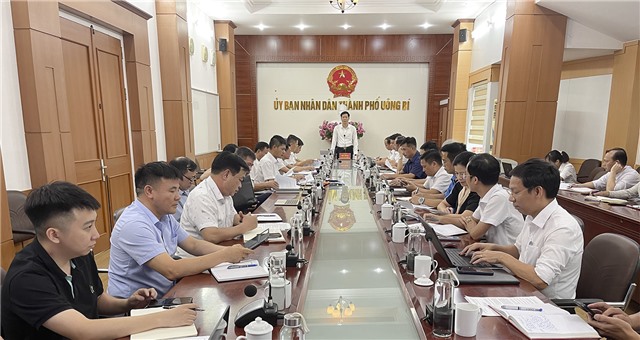 Giao ban thường kỳ UBND thành phố