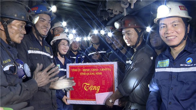 Phó Bí thư Thường trực 32Win10 bảo mật tối đa, Chủ tịch HĐND tỉnh, thăm công nhân, người Link Đăng Nhập Và Tải App 32 WIN COM Mới Công ty Than Nam Mẫu