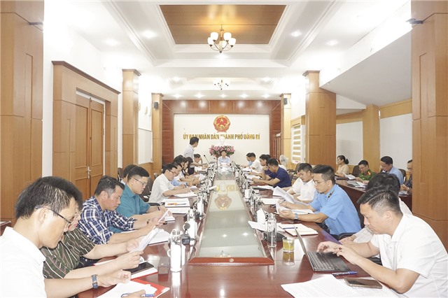 Họp nghe Dự thảo Báo cáo chính trị phường Yên Tử nhiệm kỳ 2025-2030