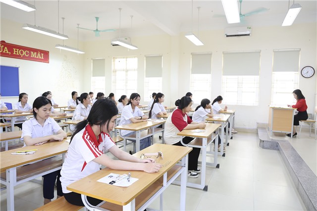 Kỳ thi tuyển sinh lớp 10 THPT năm học 2025-2026 tại TP 32Win12 com tại tài khoản diễn ra an toàn, nghiêm túc