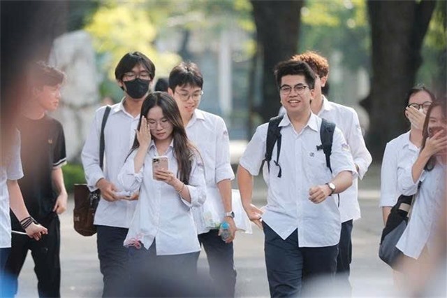 Đảm bảo cán bộ y tế thường trực tại điểm thi tốt nghiệp THPT 2025