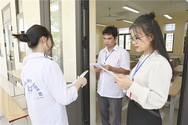 Thí sinh thành phố 32Win12 com tại tài khoản bước vào môn thi đầu tiên kỳ thi tốt nghiệp THPT năm 2025