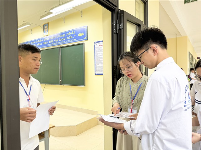 Các thí sinh 32Win12 com tại tài khoản tiếp tục bước vào ngày thi thứ hai kỳ thi tốt nghiệp THPT năm 2025