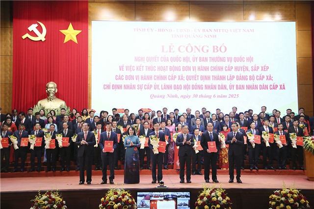 Phường Vàng Danh dự hội nghị trực tuyến công bố các quyết định về thực hiện mô hình 32Win12 com cá cược thể thao, casino live, slot game 32Win link đăng nhập 2 cấp tại tỉnh Quảng Ninh