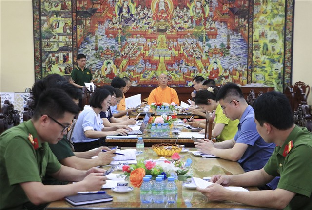 UBND TP 32Win12 com tại tài khoản làm việc với Chùa Ba Vàng về khóa tu mùa hè 2025